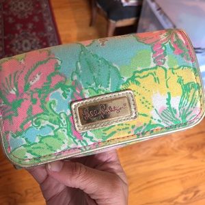 PRICE DROP Lilly Pulitzer wristlet w/ floral print